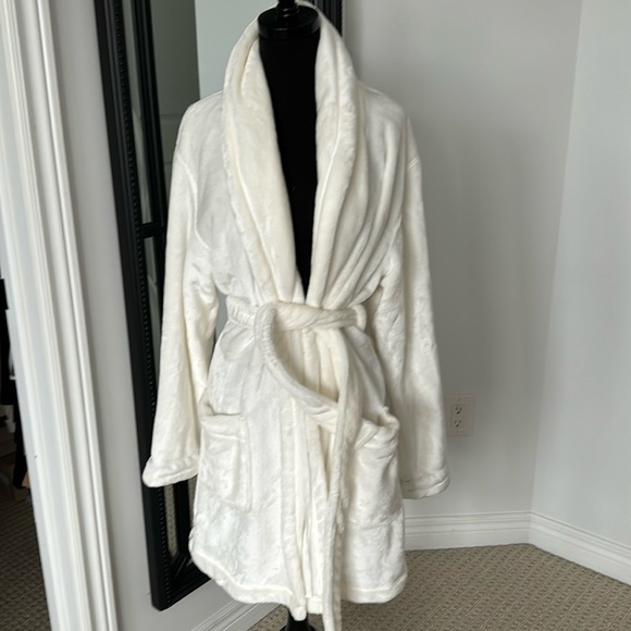 DKNY white furry robe euc size small - Picture 1 of 4